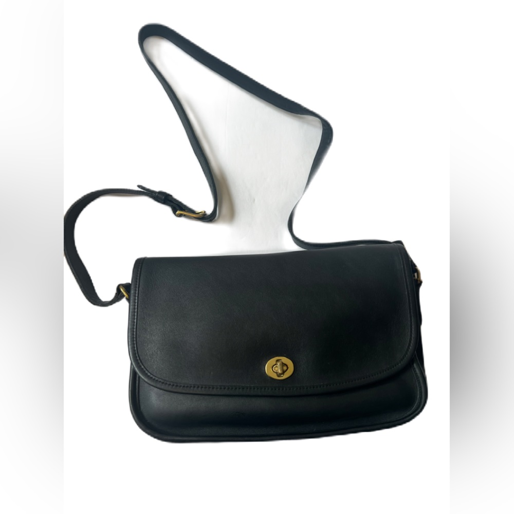 Vintage Coach Black leather shoulder/ cross body bag